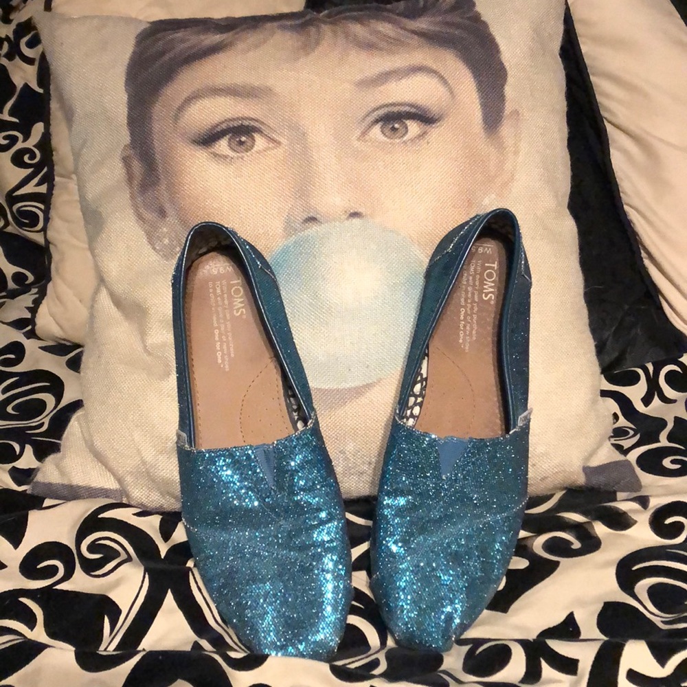 Toms slip on